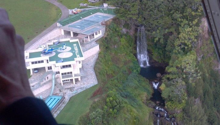 808Beaudacious's tweet photo. Small world on the big island! https://t.co/ot094KNF1d