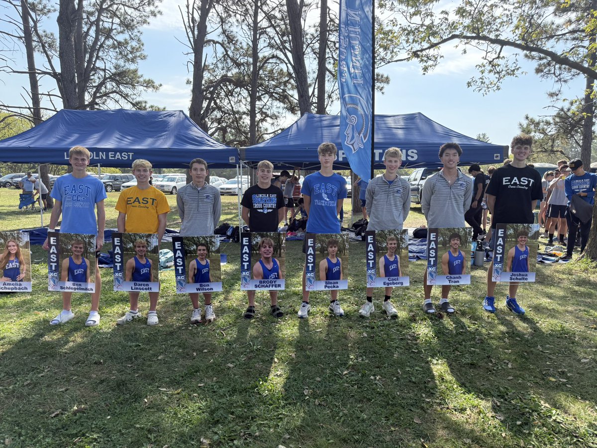 What a precious picture of our seniors, our rocks, who have led and shown the way all season. It's the miles that teach you how far you can go, and you continue to log the miles in a journey towards your goals. Forever thankful our trails crossed in this sport. Love you all.