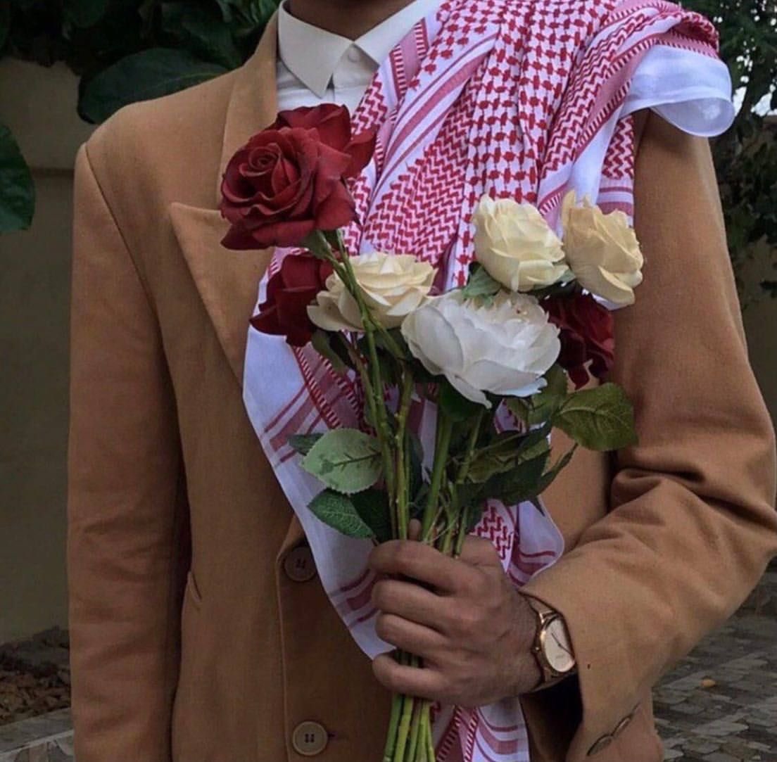 Q2Y22's tweet photo. ليت مابين كفيّ وكفّك كاسة شايّ . https://t.co/SbPASX3OzY