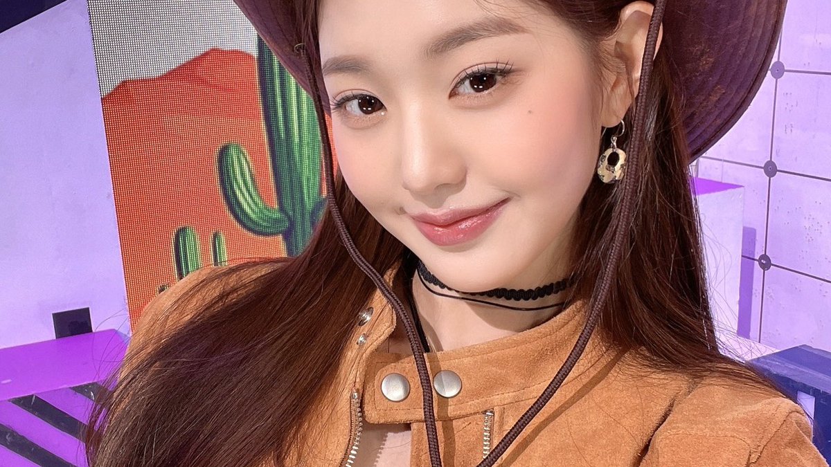 byabba_'s tweet image. 𝙽uevo día, nuevo momento de que esta semana de ꒰ 𝚖us𝐢𝕔 𝐛an𝑘 ꒱ comience con talentosos artistas y sus conductores de confianza aka #𝙼𝐢s𝕒 &amp;amp; #ℨe𝕣o 𓈒 🤠 ◌ ☆ quienes vienen con temática del viejo oeste ya que es temporada de disfraces loquitos y bonitos.