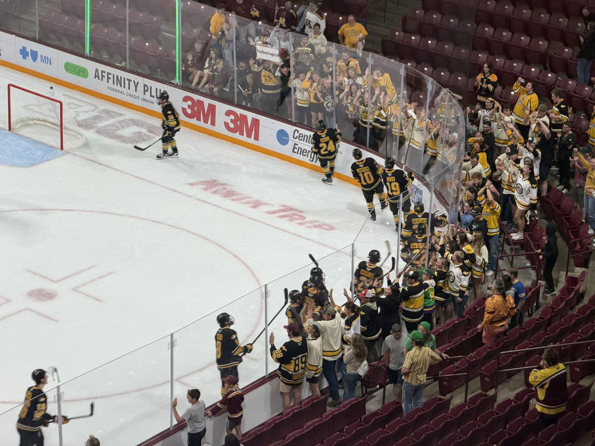 TechHockeyGuide's tweet image. Huskies win 5-3 against the Gophers, outshooting Minnesota 33-13 and dominated large chunks of the game. Afterwards, the Huskies celebrated with traveling @mitchsmisfits and @mtuhky fans
