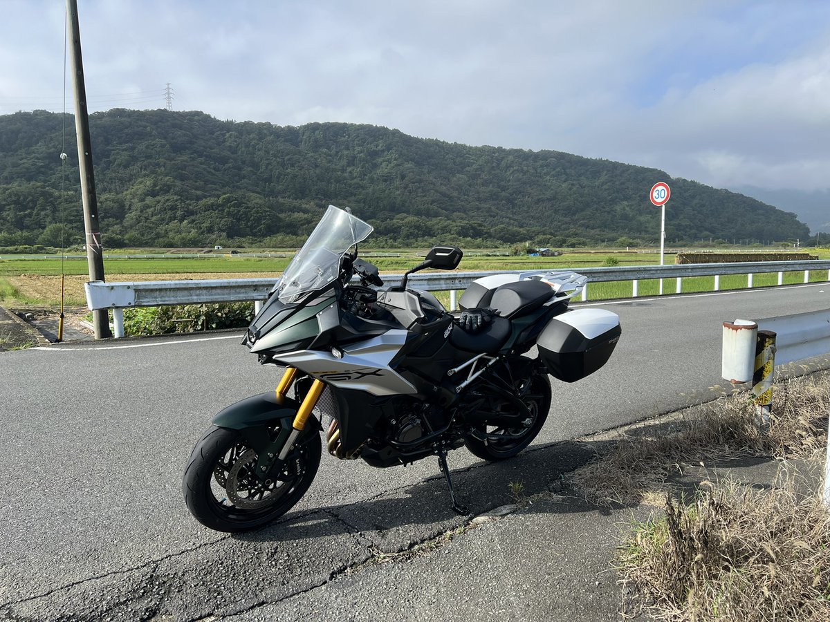 smokingtom0113's tweet photo. お気に入りの道（宮ヶ瀬近く） https://t.co/W4Jt4ZvEBL