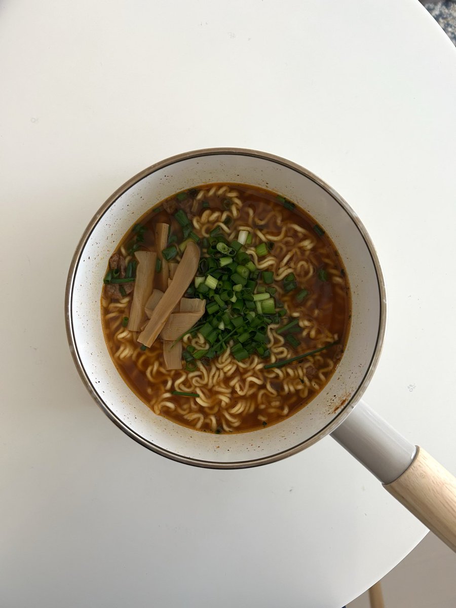 07nnnnn__'s tweet photo. BTSのジンくんがモデルのオットギ ジン ラーメン🍜🤍
辛口(赤)マイルド(青)、どっちも美味しいけどマイルドがお気に入り🥳ネギとメンマ乗せるのがマイブーム💭
カラフルなパッケージも可愛い🫶

#PR #ジンラーメン #オットギ #韓国ラーメン #Qoo10 @otoki_global https://t.co/YaTqxZgu3x
