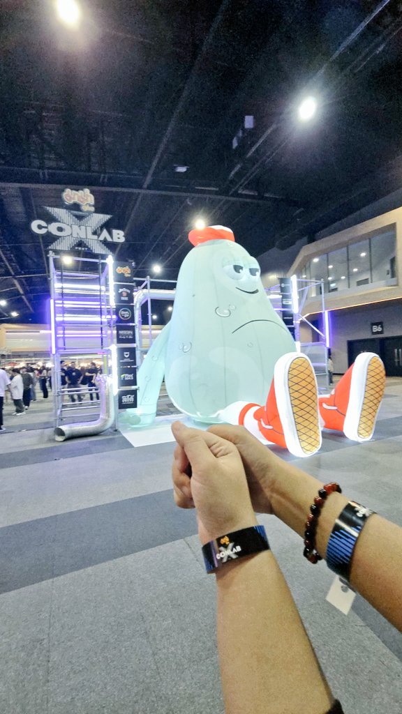 tsukifuyu's tweet image. เมื่อวานไป #CONLABFEST มา
ได้ฟังเพลงใหม่ของ Season Five ปีนี้ได้ดูคอนเดี่ยวไซส์มินิไปรอบนึง รอบนี้เพลงอาจจะไม่จุใจเท่าคอนก่อน แต่ได้ฟังเพลงใหม่และเพลงใหม่กว่า อยากดูคอนเดี่ยววงไซส์ใหญ่แล้ว ขอแบบมีที่นั่ง ยืนไม่ไหวแล้ว 555
แทบจะยืนยาวจนถึงนนท์มา และวันนี้มาแบบเฟรชมาก…