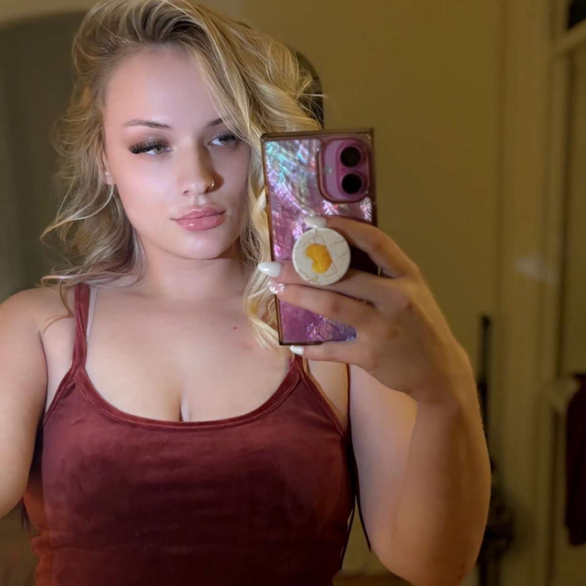 Twas a good Saturday🤩 the perfect selfie to bust a nice load to🤭🫣  reshare if you think so too 👀😋 I follow back who reshares! 🙂‍↔️😇🫶 #blonde #hot #thick #beauty #tits #selfie #onlyfans #OF