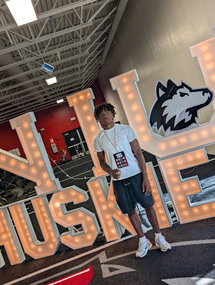 Tris_tan10's tweet image. I had a great time today at @NIU_Football!
I appreciate you all for inviting me out it’s an honor. @NIUCoachHammock @tyboles3 @CoachAWang @JPRockMO @6starfootballMO @PrepRedzoneMO @ArlenHarrisSr @FootballTHS #THEHARDWAY