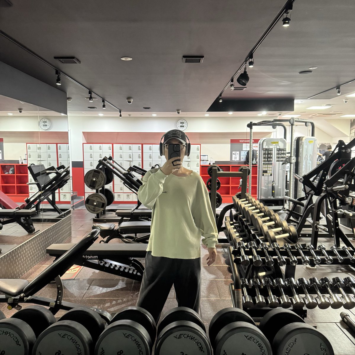 youtsuuobake's tweet image. おはようございます〜

昨日買ったウェアを早速使ってジムイン💪

服のサイズが大きいですが、それに合うくらい鍛えたい🤤

良い休日をお過ごしください〜

#LYFT 
#筋トレ垢さんと繋がりたい 
#筋トレ初心者 #筋トレ男子 #筋トレ 
#ダイエット垢さんと繋がりたい