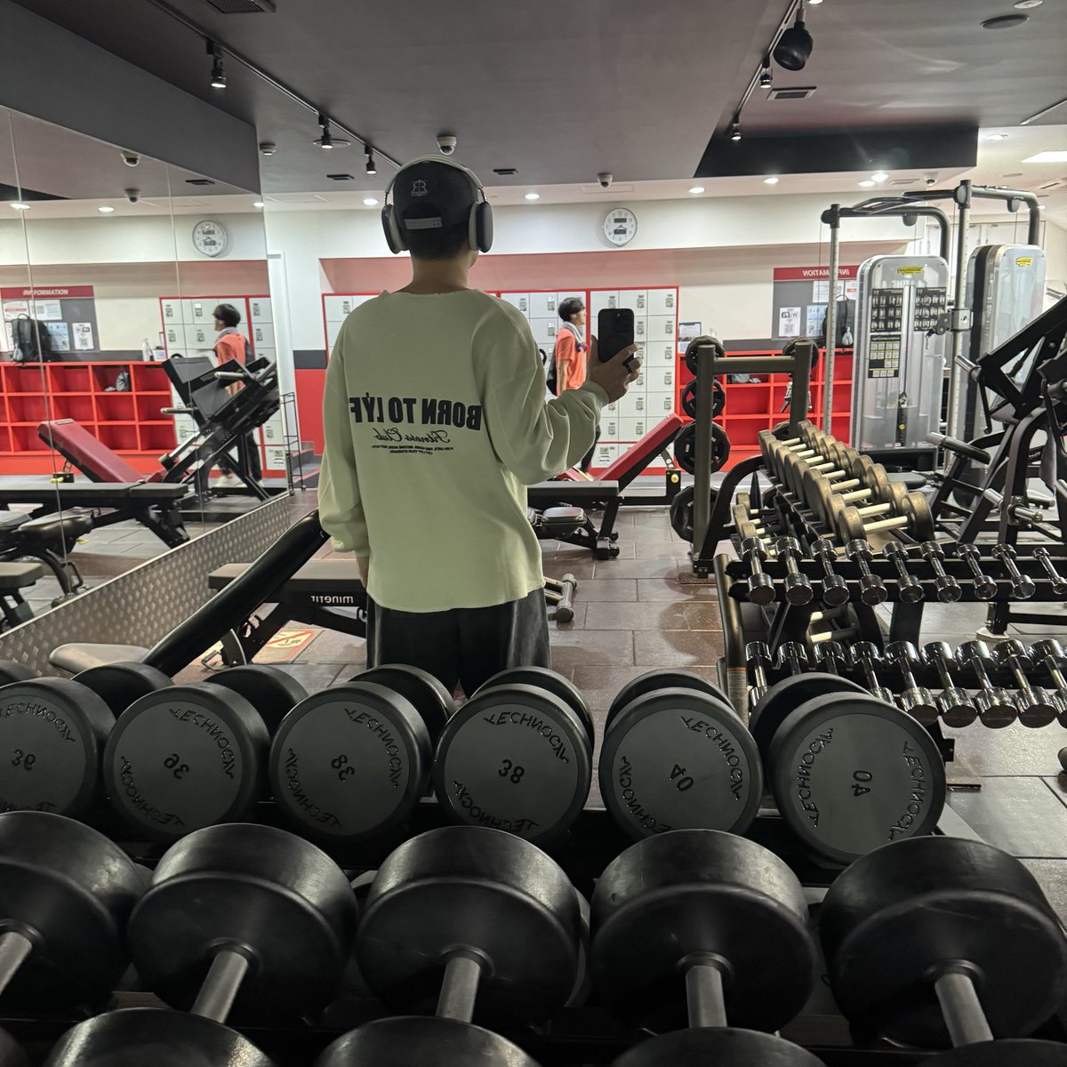 youtsuuobake's tweet image. おはようございます〜

昨日買ったウェアを早速使ってジムイン💪

服のサイズが大きいですが、それに合うくらい鍛えたい🤤

良い休日をお過ごしください〜

#LYFT 
#筋トレ垢さんと繋がりたい 
#筋トレ初心者 #筋トレ男子 #筋トレ 
#ダイエット垢さんと繋がりたい