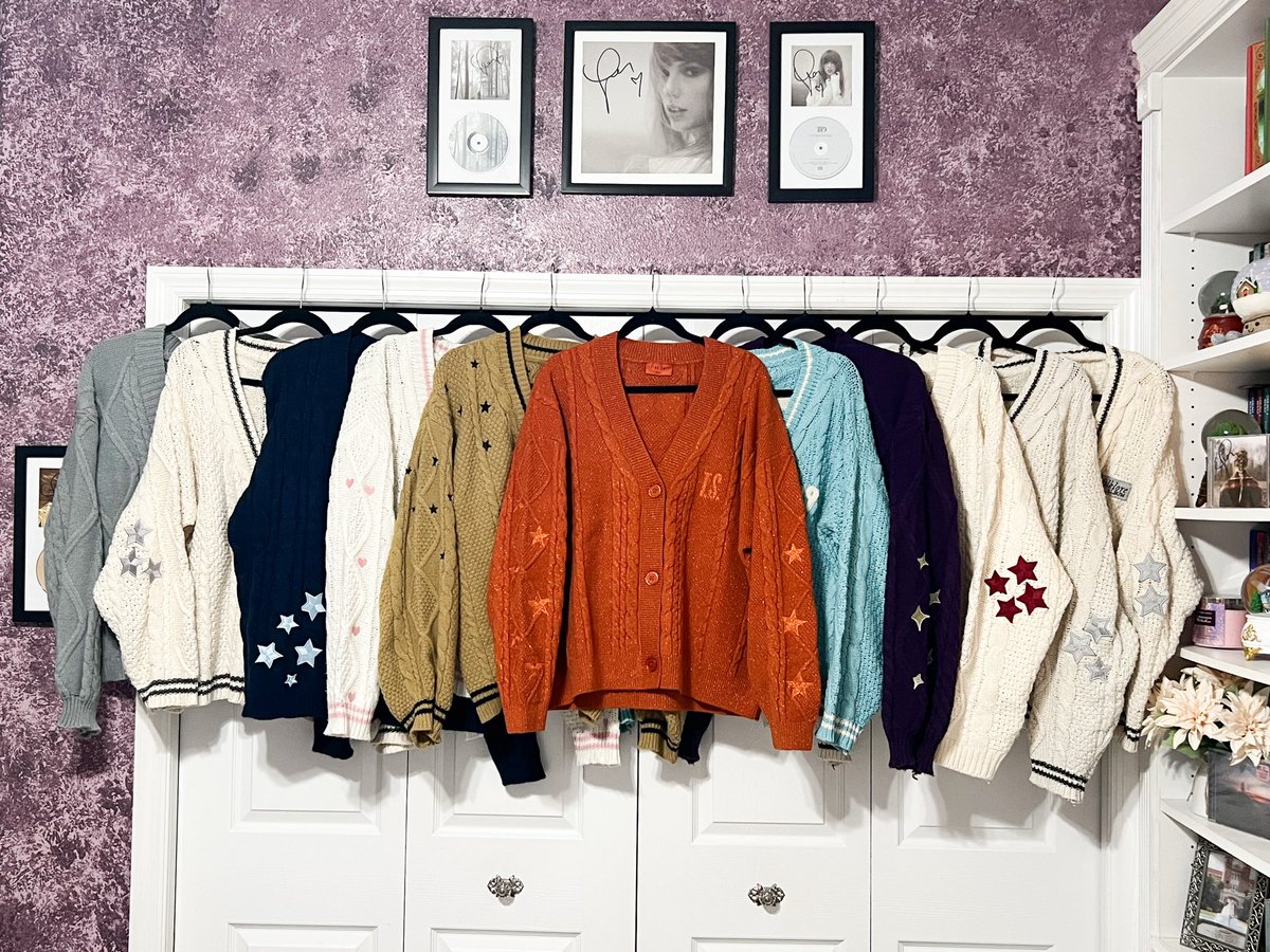 lexs_version's tweet photo. Sequins (and cardigans) are forever ❤️‍🔥 #TSTheLifeofaShowgirl https://t.co/S9UXxxSle4
