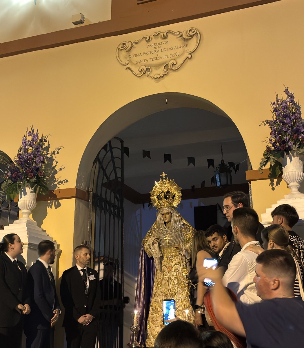 ❕ La Virgen del Dulce Nombre sale a recibir al Señor de la Soledad, madre e hijo se reencuentran
#CofradíasMLG