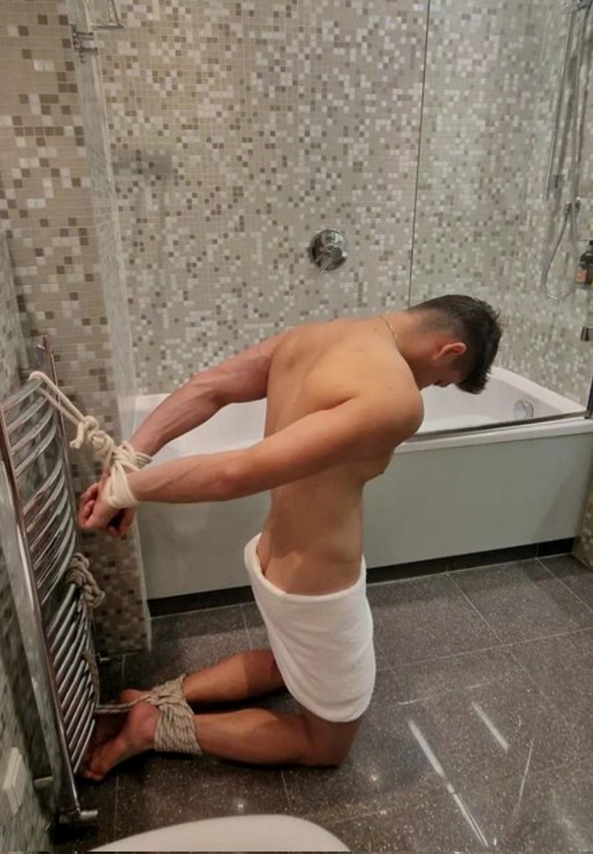 ropesshibari1's tweet photo. Decoración para el WC https://t.co/9mJmzuydLT