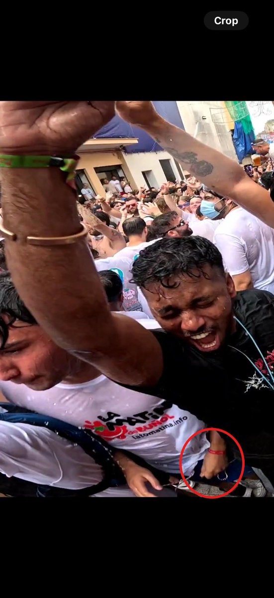 hemananth_heami's tweet photo. Hello everyone! I am a student from Finland who came to Spain to experience the famous #Tomatina Festival in #Buñol . Instead, I left with trauma, injuries, and no justice. Here’s my story of being robbed — and why hundreds of others face the same every year. 🧵👇 https://t.co/y3dXxV3X8p