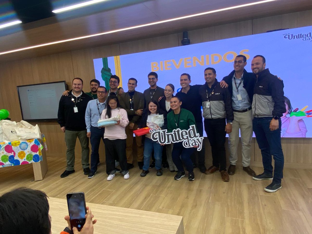 corpdown's tweet image. El pasado 30 de septiembre celebramos el Día del Amor y la Amistad durante el #UnitedDay en @KiaMetroKia, junto a los jóvenes de nuestro programa Crecer hacia la vida adulta. 💛 Fue una jornada llena de sonrisas, integración y aprendizaje compartido. #Inclusion #Gracias
