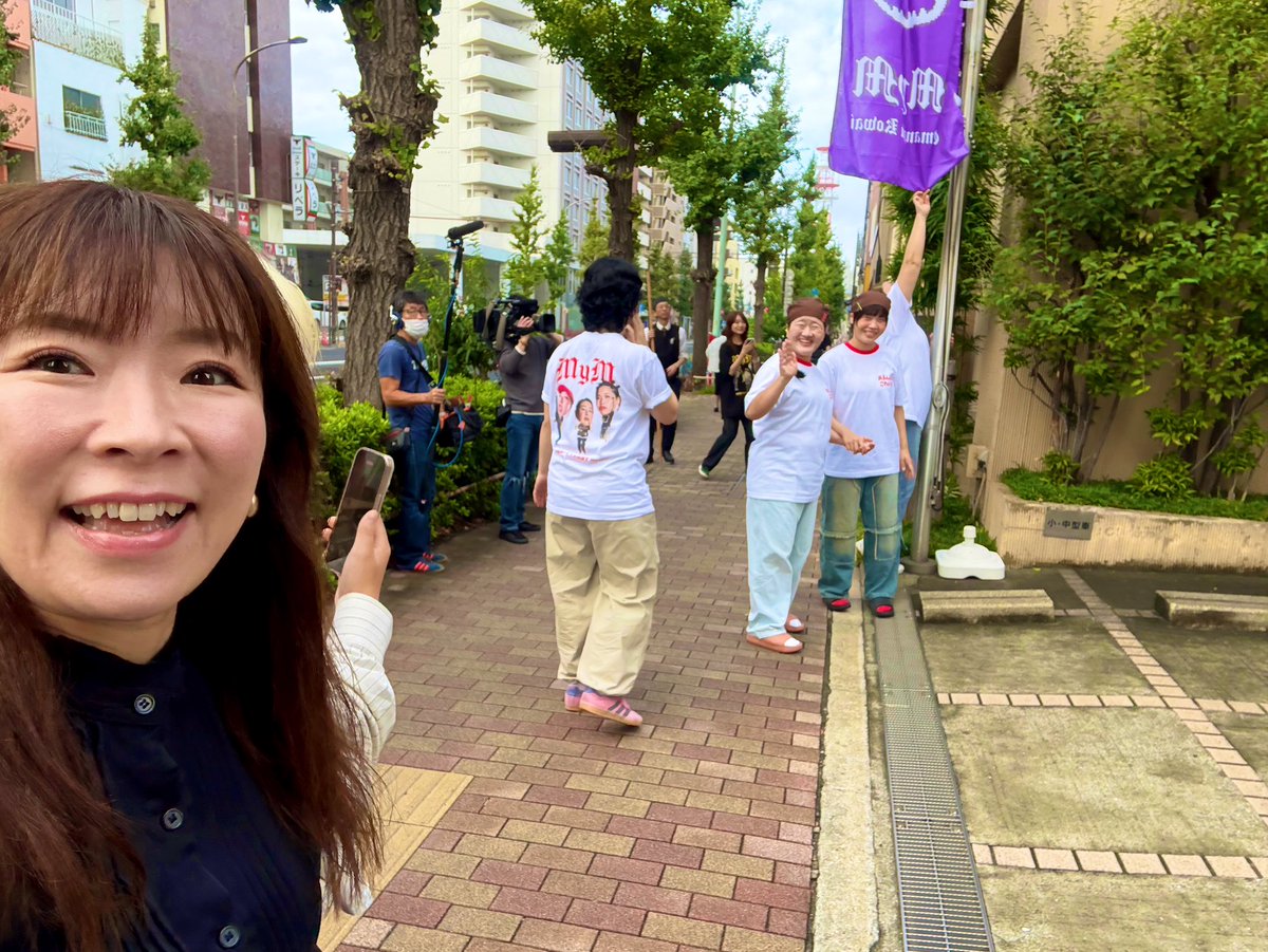 Ayumitsu111's tweet image. 娘の付き添い…
@mikadoya_tokyo 
 #ガンバレルーヤ 
 #よしこ
 #まひる
 #大島
ファンサービス素晴らしい👏🏻