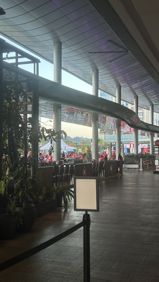 Dah 3 minggu berturut2 ada run dekat IOI ni. Organiser making money!