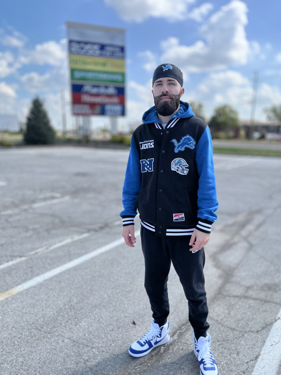 DatDudeCory's tweet image. ⚫️🔵