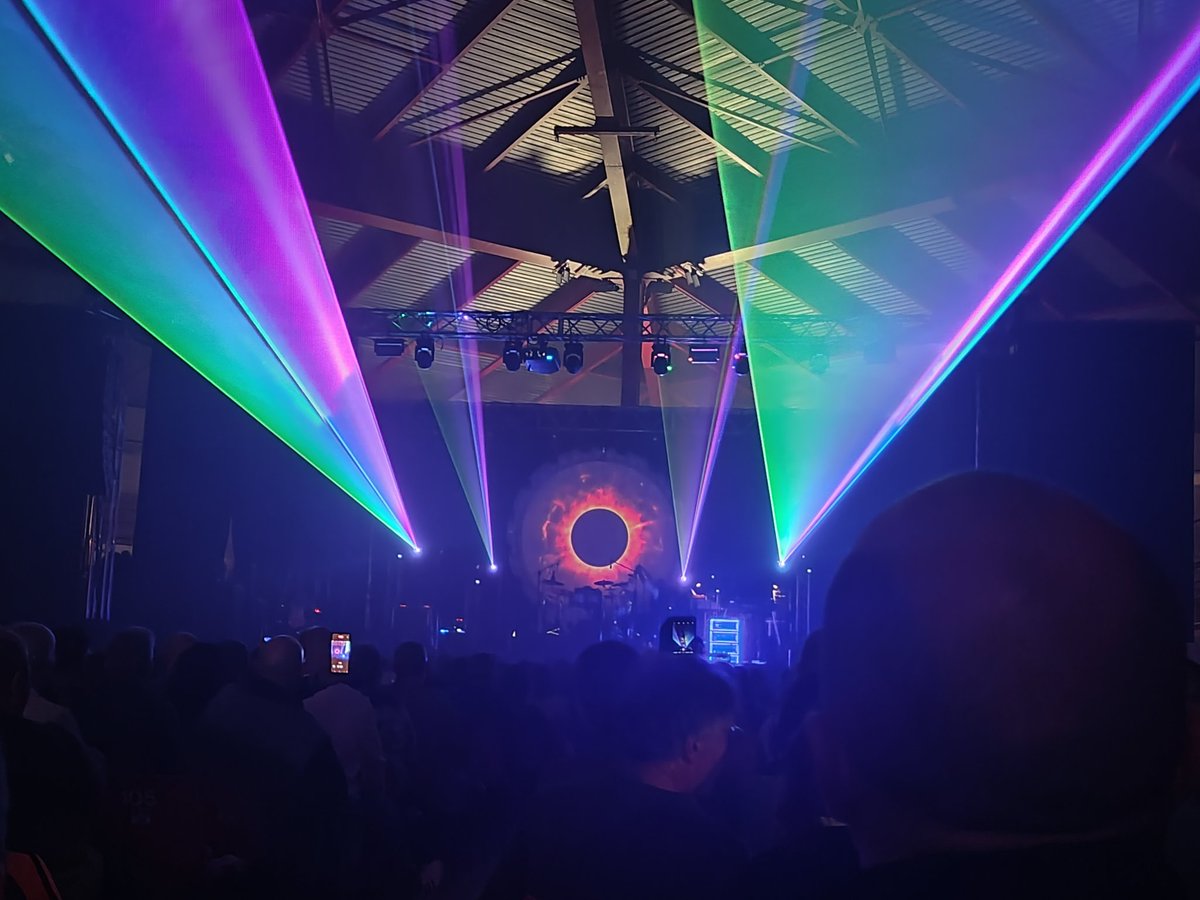 galloforcello2's tweet photo. #witmatrix #pinkfloyd tribute band
#bassanodelgrappa
#sammybasso https://t.co/A6fb40Kf1X