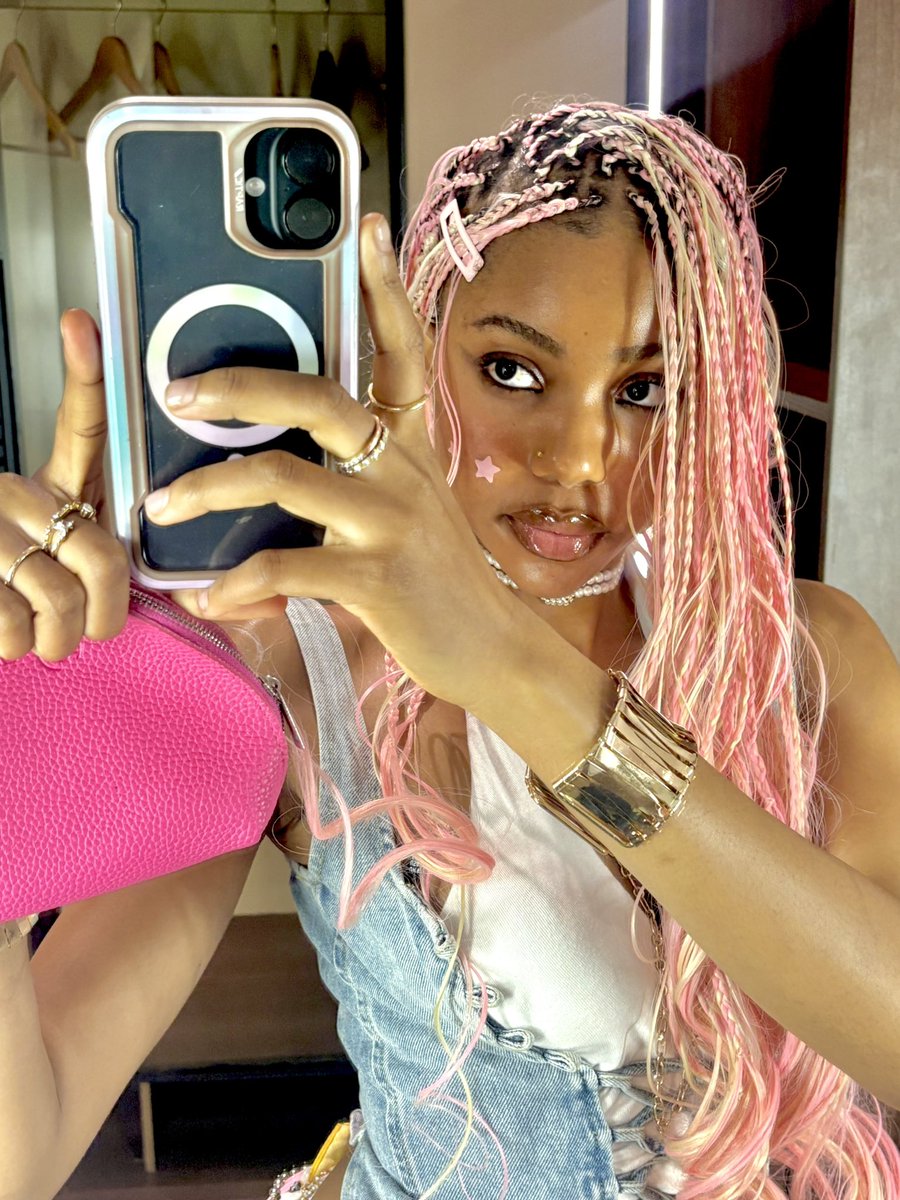 Therealljainy's tweet image. “Perfection in a mirror”💕💖🥹🥹💕 
Hope you still streaming TherealjainyEp nonstop ??
#therealjainy #afrobeats #jainy #ArtistOnTwitter