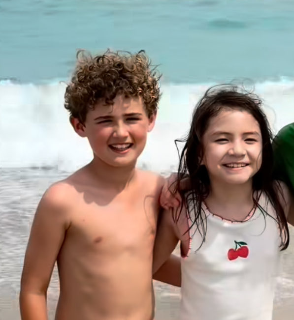 fuffylvr's tweet image. the way she could of easily filmed this scene considering she had everything she needed right there and just chose not to giving us a painting instead… #dud