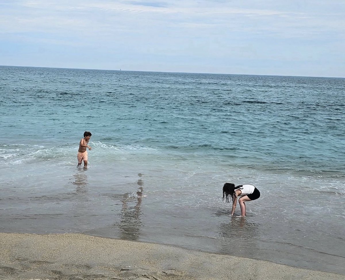 fuffylvr's tweet image. the way she could of easily filmed this scene considering she had everything she needed right there and just chose not to giving us a painting instead… #dud