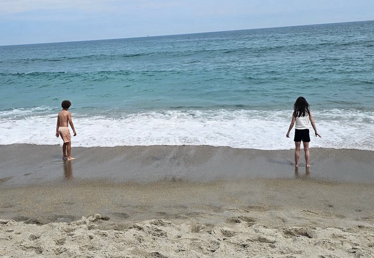 fuffylvr's tweet image. the way she could of easily filmed this scene considering she had everything she needed right there and just chose not to giving us a painting instead… #dud