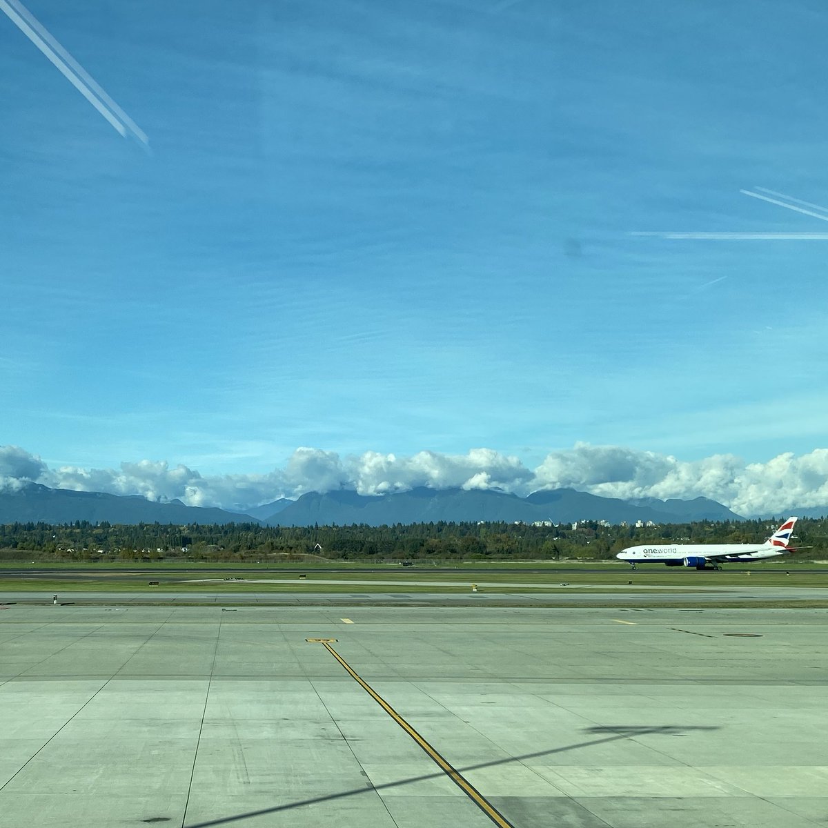 hunterxdeano's tweet photo. kinda funny to me that i’m only leaving vancouver now when there’s already another con going on but anyway thank you vancouver for a great time ❤️ https://t.co/uvhXuAjchQ