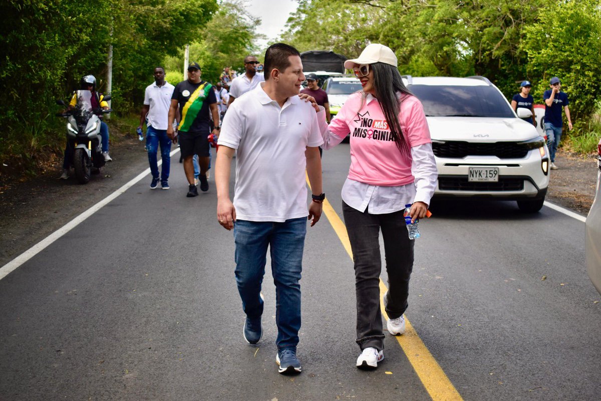 Deportistas, ciclistas, patinadores, niños y niñas de Ginebra hoy disfrutan la vía Naranjal – El Crucero completamente renovada.
Una solicitud del conversatorio ciudadano, y hoy, bajo el liderazgo de la gobernadora Dilian Francisca Toro, se hizo realidad.
#TrabajamosYCumplimos