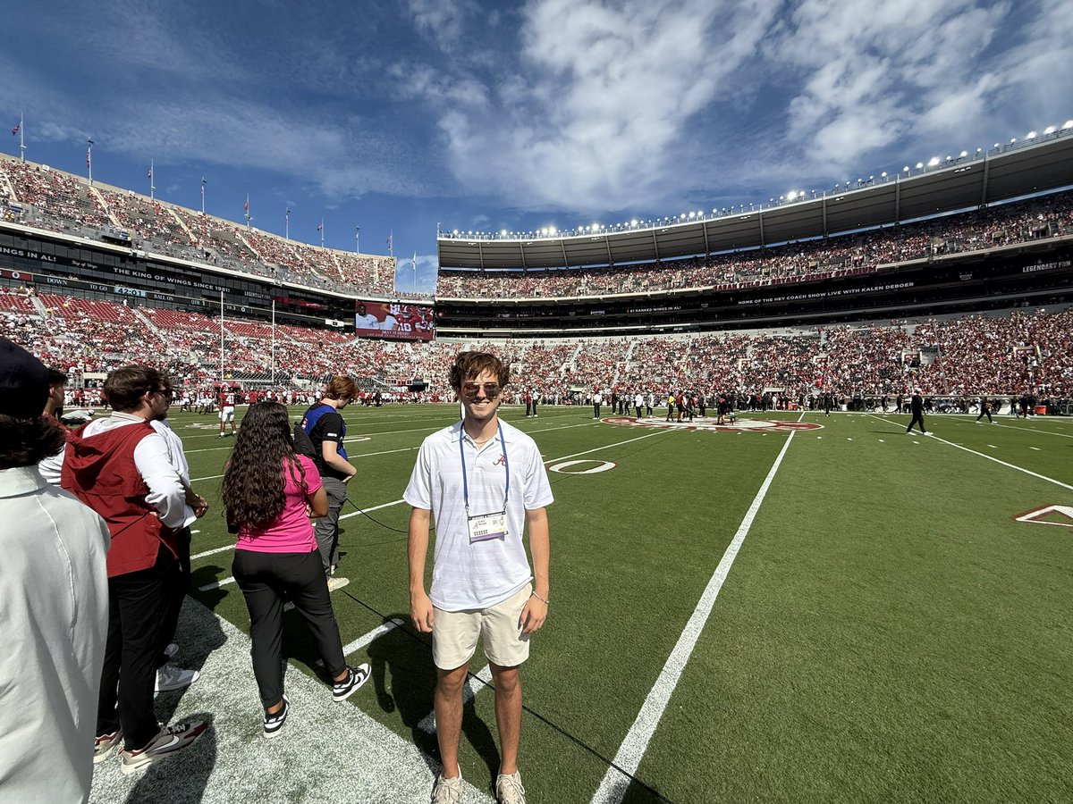 Beaton_Cade20's tweet photo. Huge thanks to @BamaCoachWiley and @AlabamaTrack for having me out this weekend! Loved the atmosphere and experience! https://t.co/1HxvL58LF7