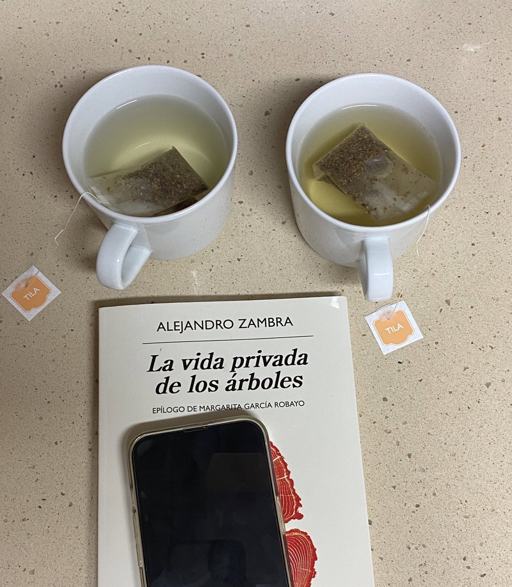 juuliadk's tweet photo. sábado noche en casa de maría https://t.co/PirhqLSVmT