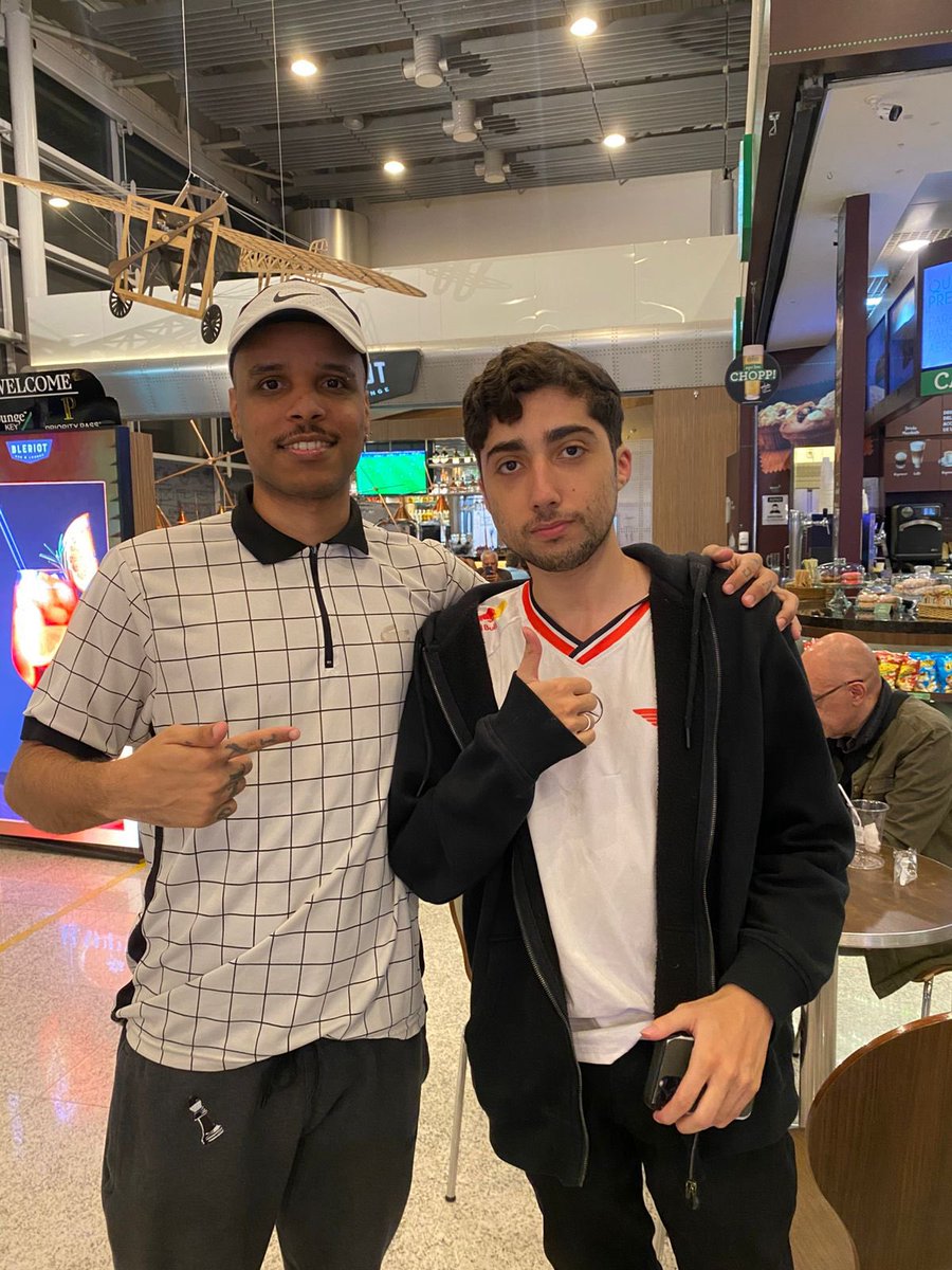 Salve galera, tô partindo pra Coreia agorinha pro meu bootcamp. Meu objetivo é bem simples e claro: quero melhorar, mas também viver meu momento, que acredito que vai ser de bom proveito, pelo fato de eu estar na minha melhor fase atualmente. Comparado com as aventuras anteriores