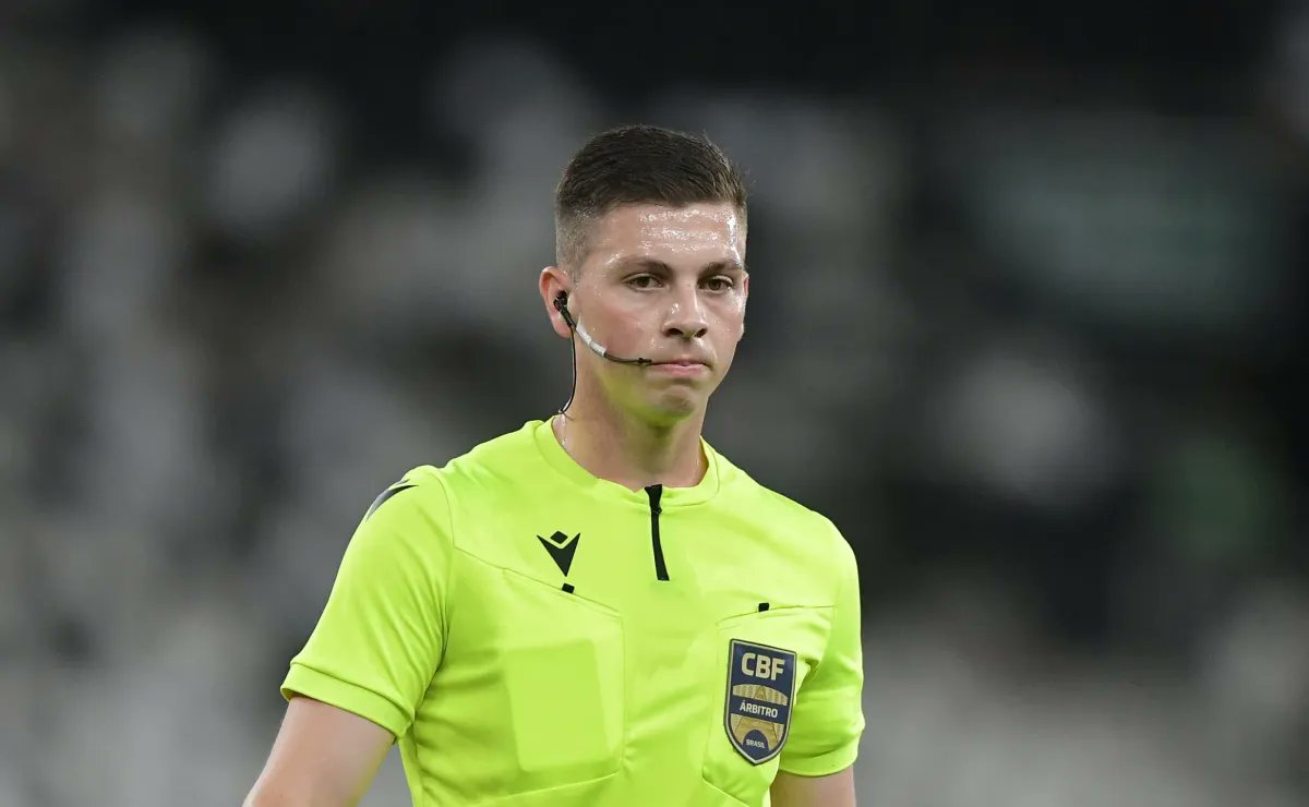 gremio3cores's tweet photo. ALGUÉM TEM QUE ARREBENTAR ESSE LOCO NA SAÍDA DO CAMPO, E DEPOIS INVADIR A PORRA DO VAR PRA APAGAR O OUTRO VAGABUNDO

Conseguiu o que tu queria né? @CBF_Futebol https://t.co/znnRe2U4z4