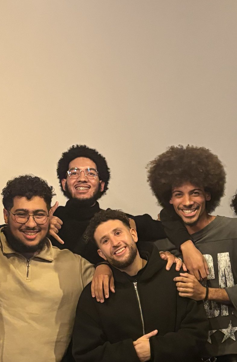 <a href="/YounessHanifi/">Youness Hanifi</a> vraiment l’homme drôle qu’il pense être, si vous l’avez jamais vu jouer franchement foncez sah il est hilarant ❤️💪