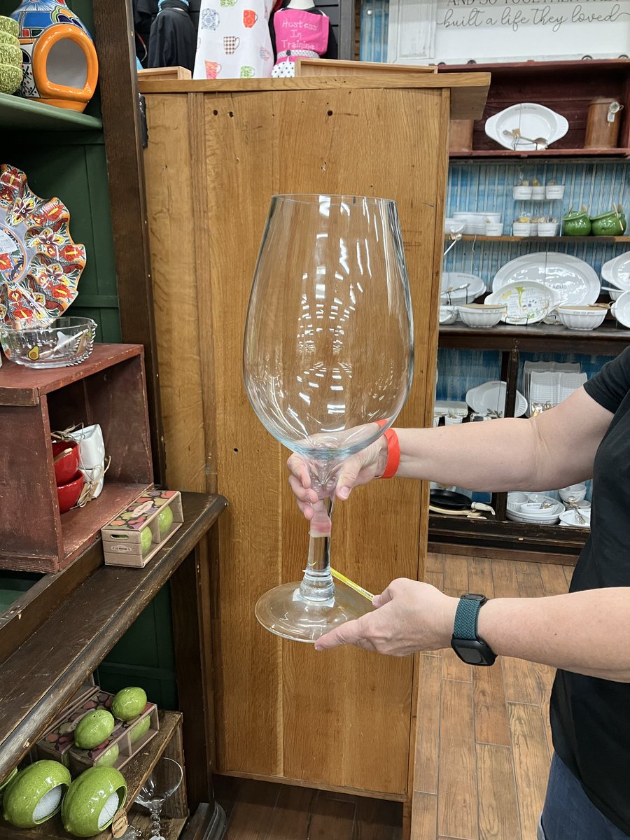 In Texas and had a Buc-ee’s experience!!🤗
I found <a href="/Deadliftgrl/">DeadliftgrlSF🏴󠁧󠁢󠁳󠁣󠁴󠁿🇺🇸🇦🇺🏴‍☠️💪🏽</a> a wine glass!!🍷😍😂