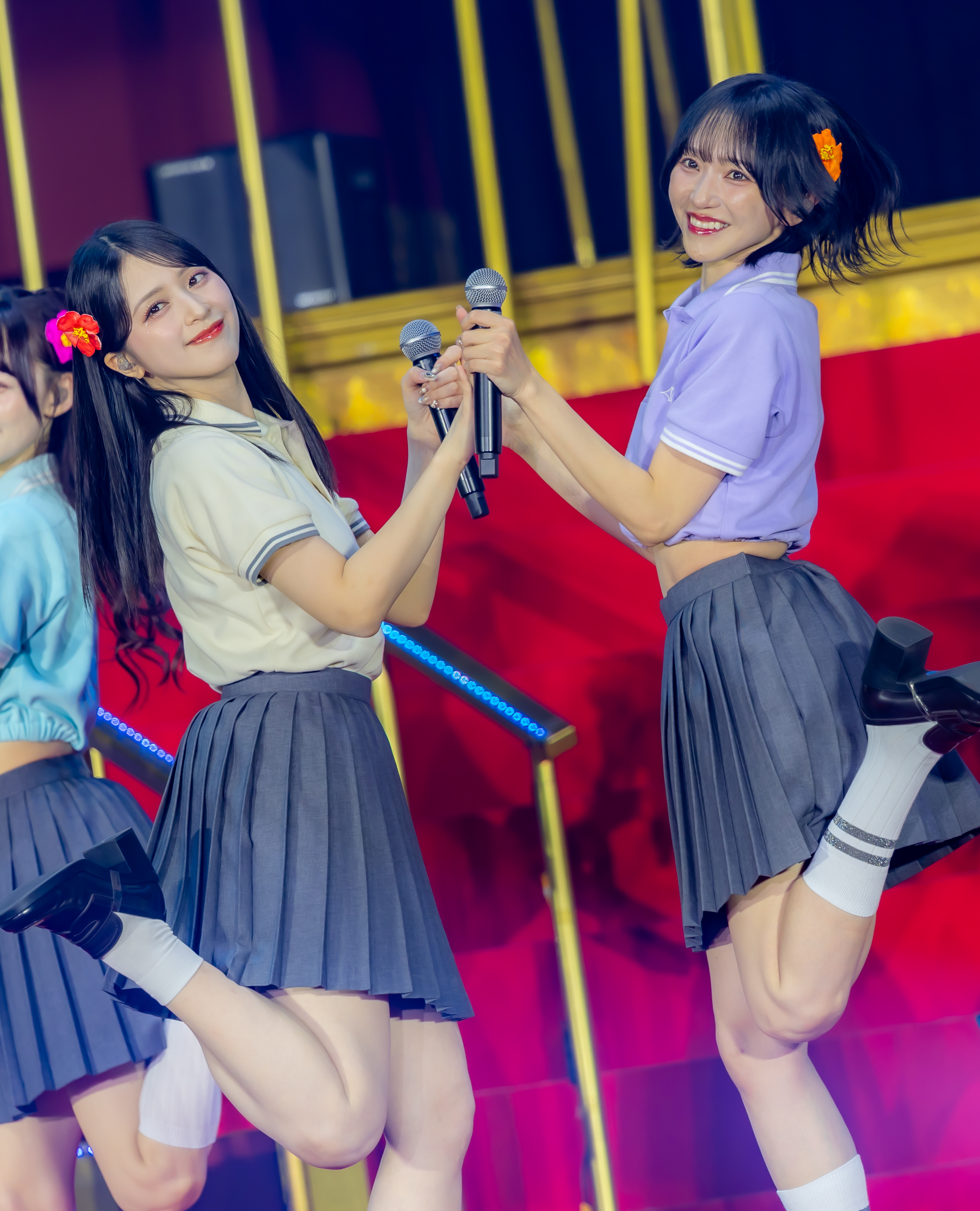 ＝LOVE イコラブ　生写真　赤背景2 直筆サイン　佐々木舞香　髙松瞳　野口衣織 LOVE イコラブ 生写真 赤背景2 佐々木舞香 髙松瞳 2枚 - メルカリ
