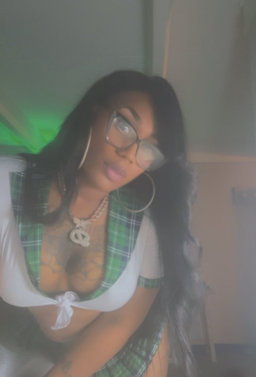 Moni__Leee's tweet photo. #badgirl #schoolgirl #cardib #Thickumsss #TwerkStar https://t.co/kOpRdNv531