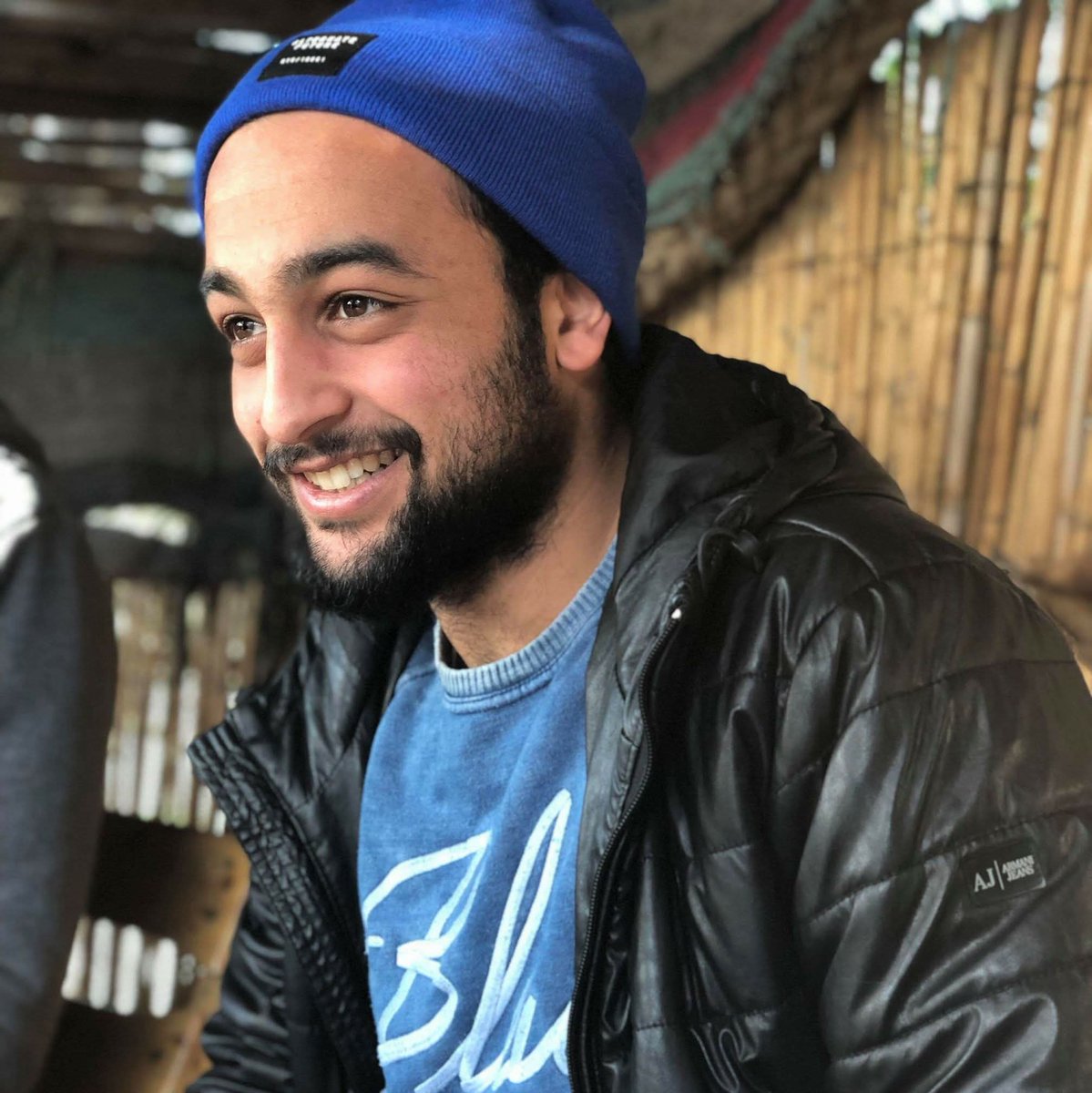 À gauche : un ministre israélien d'extrême droite, membre d'un gouvernement condamné pour des crimes de guerre, entouré par ses gardes du corps lourdement armés, qui débarque dans une prison, pour cracher sa haine contre des détenus maintenus sous haute surveillance, devant les