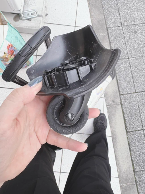 おはようございます! お釣り用のお札が入った財布を忘れた上に、キャリーがお亡くなりになりました 本日はホロクルよろしくお願い致します