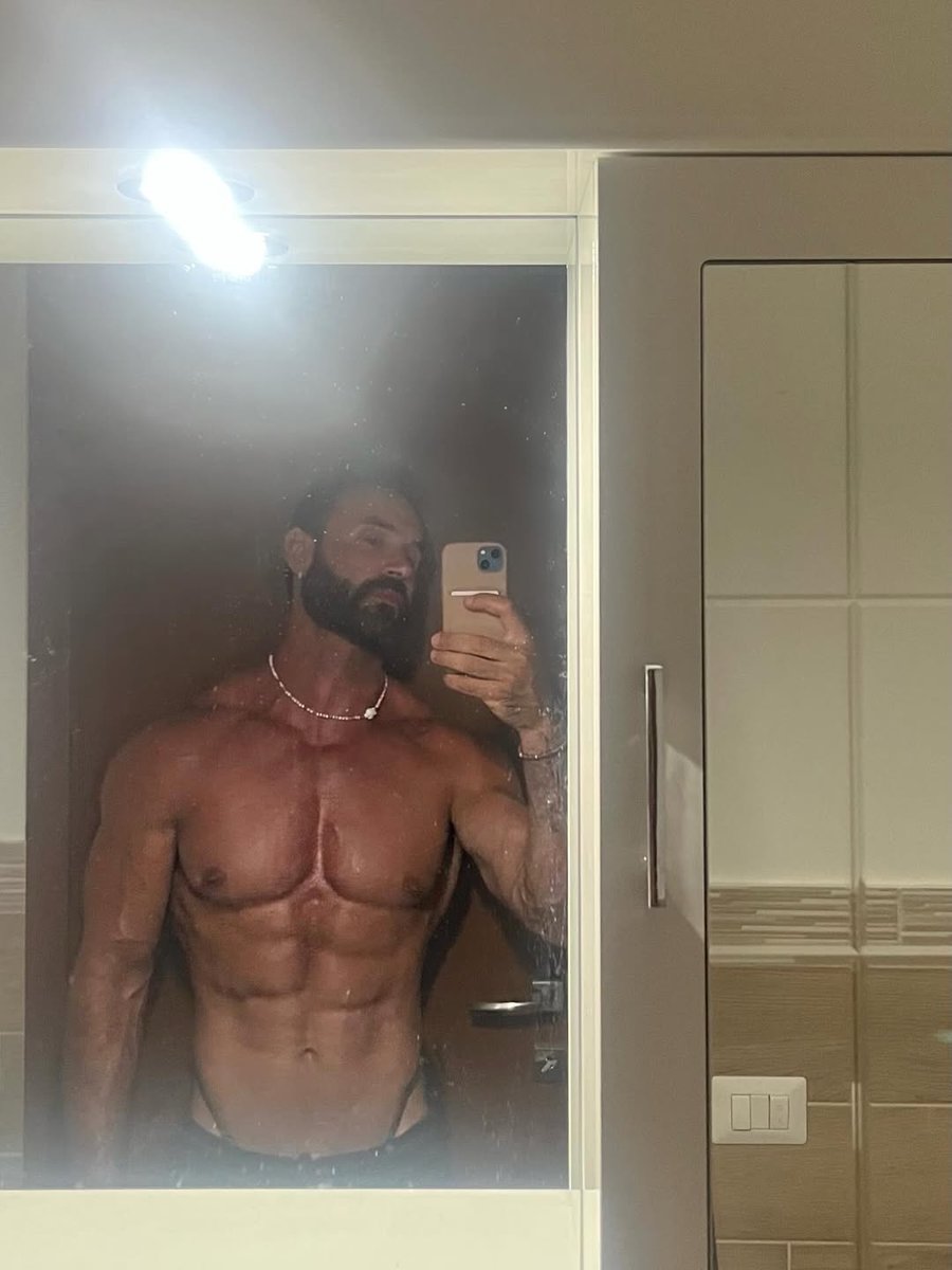 Lucaiiinnn's tweet photo. When's a gym date? https://t.co/r8D9hZSTyZ