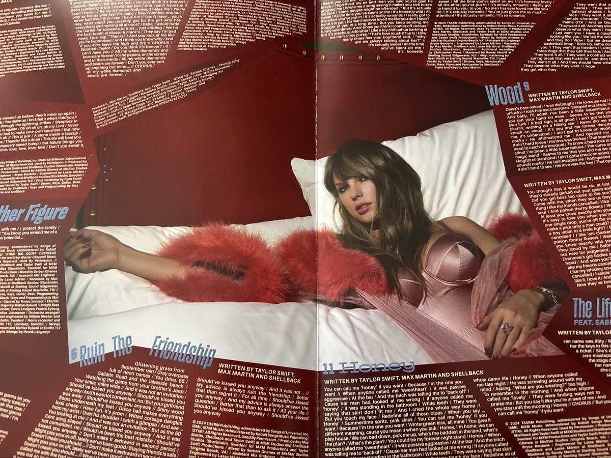 Got my #tsthelifeofashowgirl    Baby that’s show business vinyl in today! It’s beautiful and our showgirl is stunning!