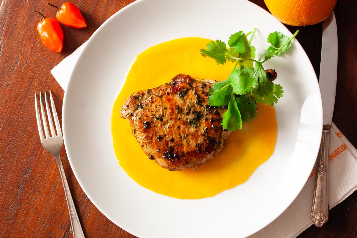 giangiskitchen's tweet image. Pork Chops with Mango Habanero Sauce. Pork Chops with Mango Habanero Sauce perfectly balance sweet and heat. Living in the Southwest, we embrace spice, but that doesn’t mean every meal has to be fiery. giangiskitchen.com/pork-chops-man…  #habanero #porkchops