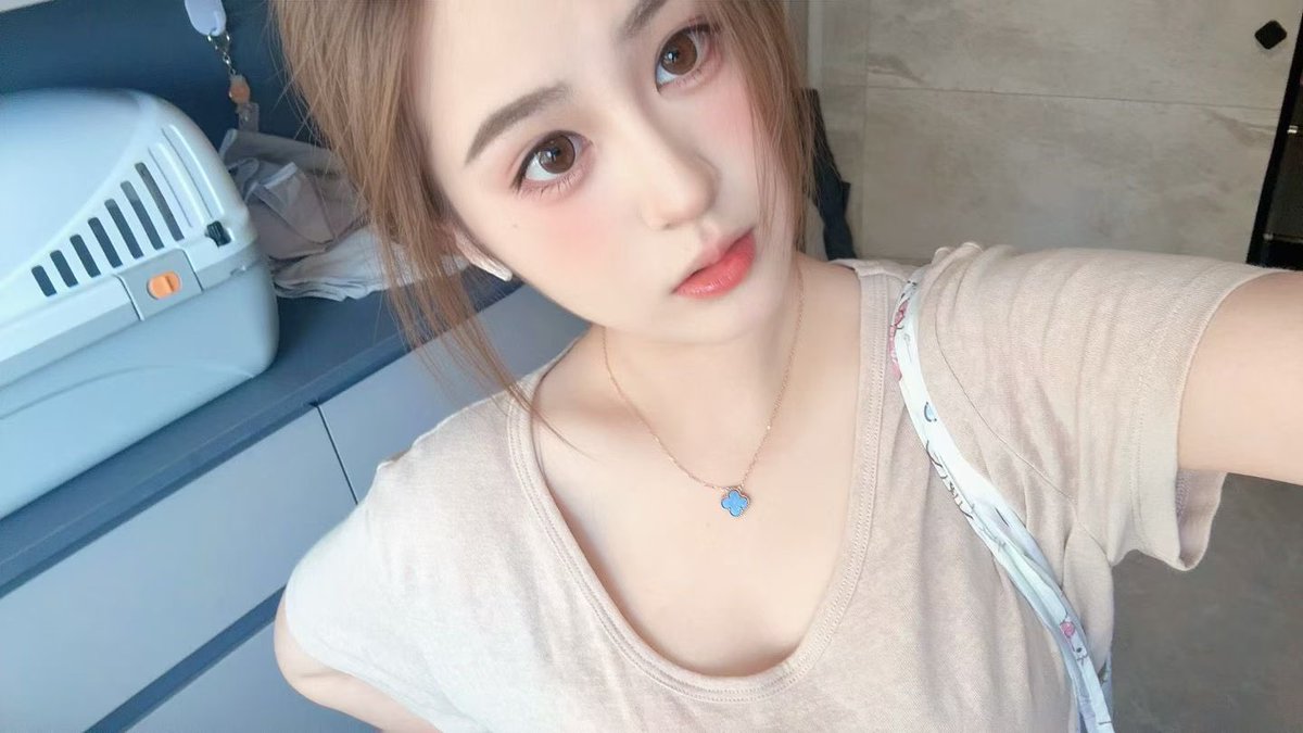 caow555's tweet photo. 好无聊的国庆，没有有在湛江的一起出去打瓦 长得帅的通宵 https://t.co/wgVen7XbT5