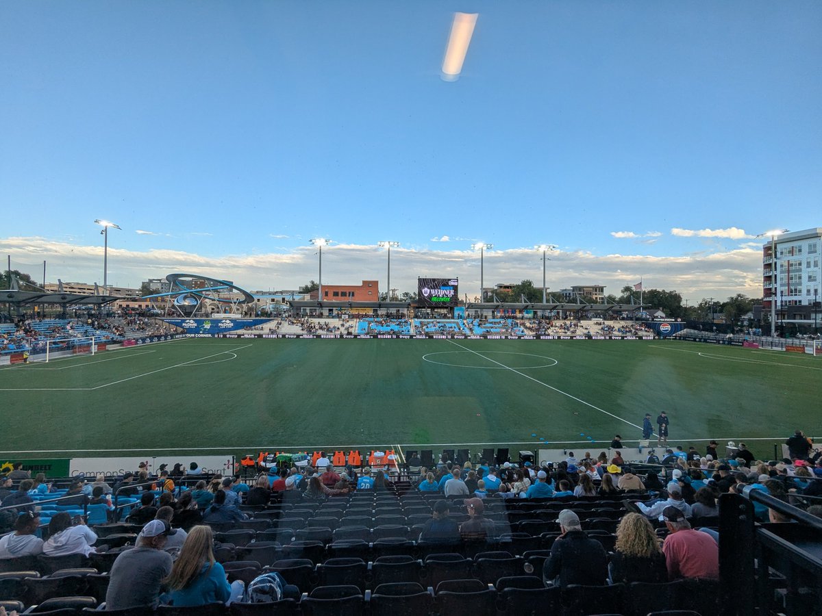 checkjfooty's tweet photo. It is a b-e-a-utiful (and slightly spooky 🎃) night here at Weidner Field for #COSvSA, which could see SAFC clinch a playoff spot...easier said than done, but SAFC also hasn't lost to the Switchbacks in 15 matches and counting 🤷‍♂️ https://t.co/mALFLU7Uzs