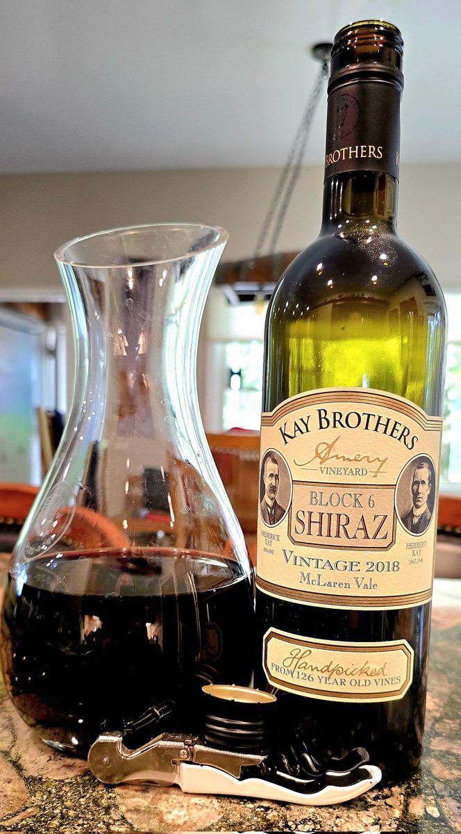 Noles31BB's tweet photo. Fantastic #SaturdaySips A beautiful #shiraz to pair with our smoked meatloaf. Killer combo. G'night all!!! https://t.co/f82z4d7gGT