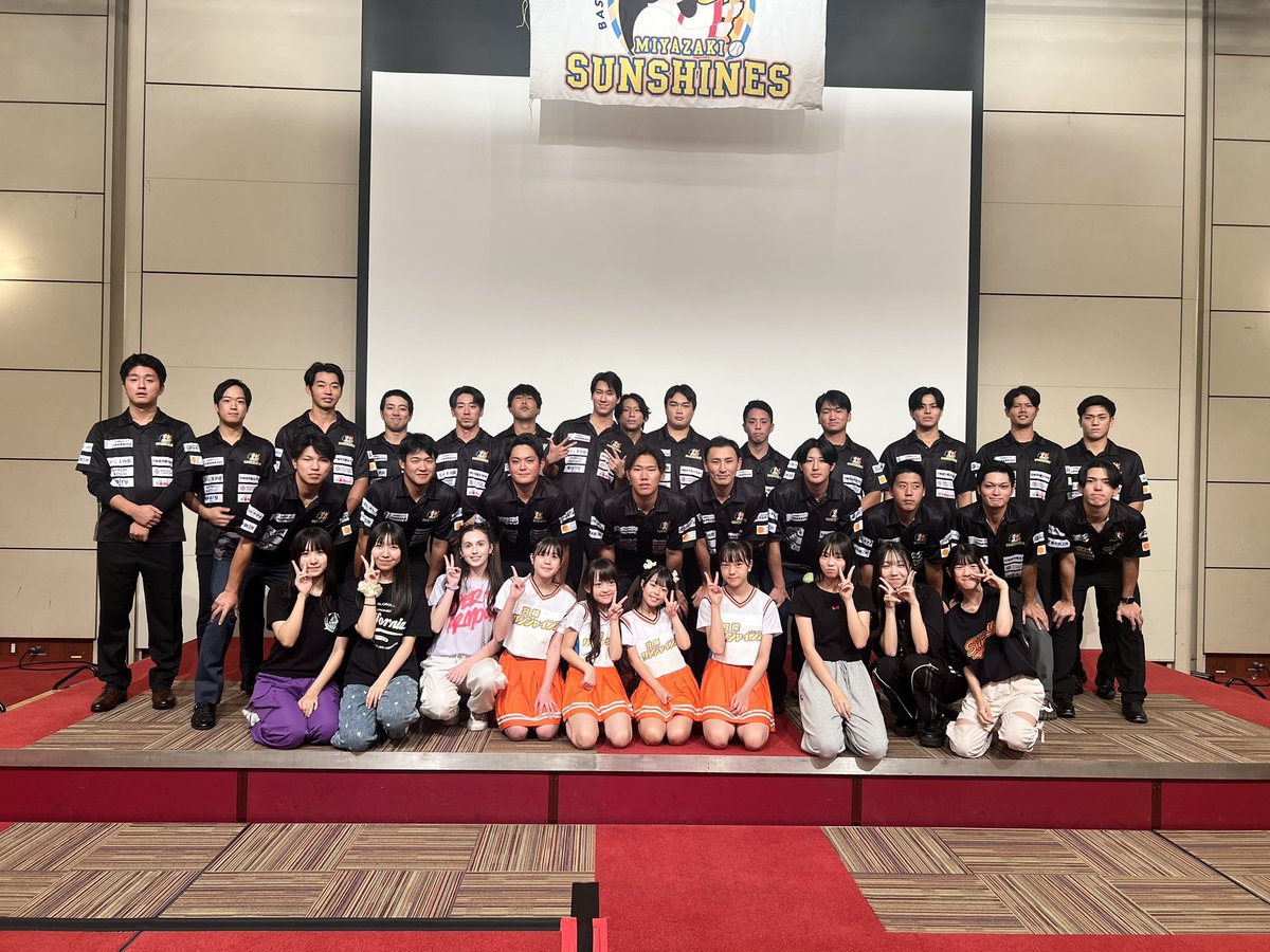 AjuGa2025's tweet photo. #宮崎サンシャインズ のパートナー交���会に参加させていただきました‼️

今シーズン専属のチアガールとして活動させていただき、野球の楽しさやスポーツの厳しさなどを学ぶことができました。

選手の皆さん、お疲れ様でした😊

#ajugirls
#宮崎ご当地アイドル
#kpop
#アイドル
#独立リーグ
#野球 https://t.co/fdCVMhiQgR