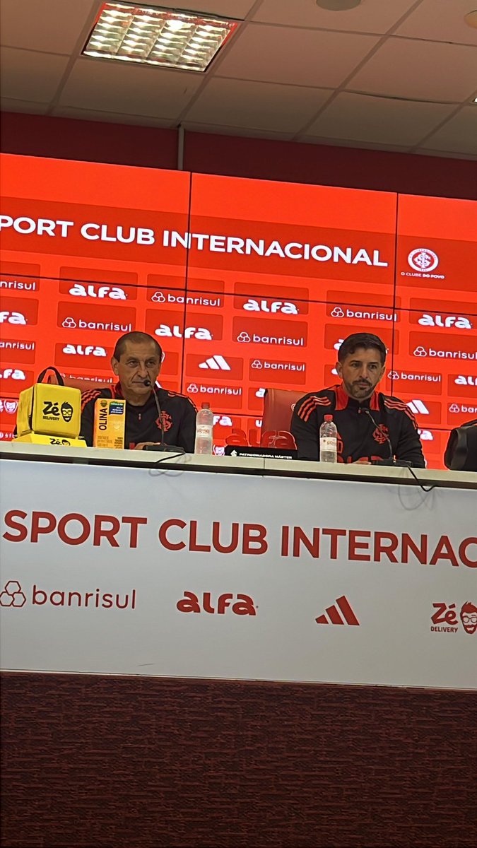 🗣 Ramón Díaz concede entrevista coletiva após a vitória do 🇮🇩#Inter.

Acompanhe! 👇

📻 95,9 FM
📲 Apps
💻 Site
🎥 Live: youtube.com/live/_wbr1voJu…