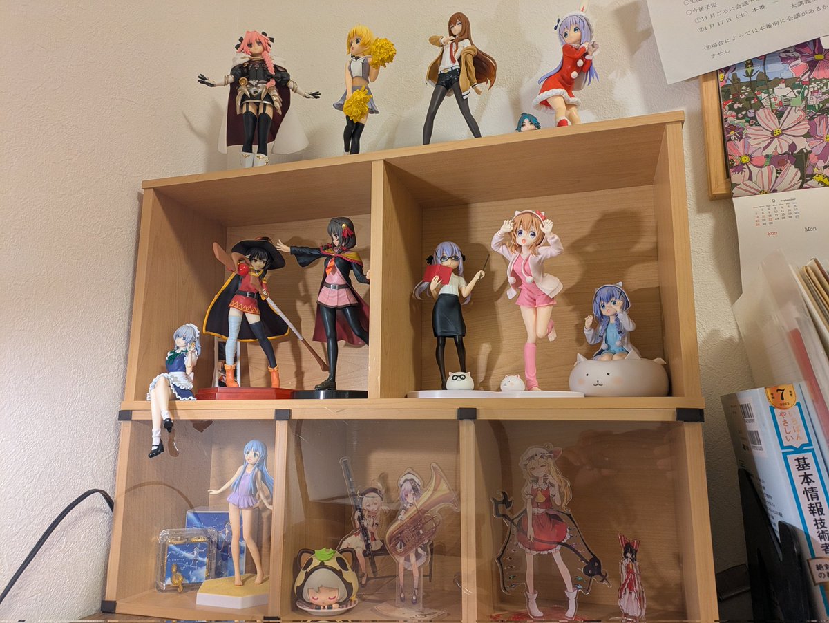 mennashi0125's tweet photo. 久しぶりに一日中休みだったからフィギュア棚を自作してみた
それと4枚目の収納が有能すぎて感動 https://t.co/XTWnTCr1cZ