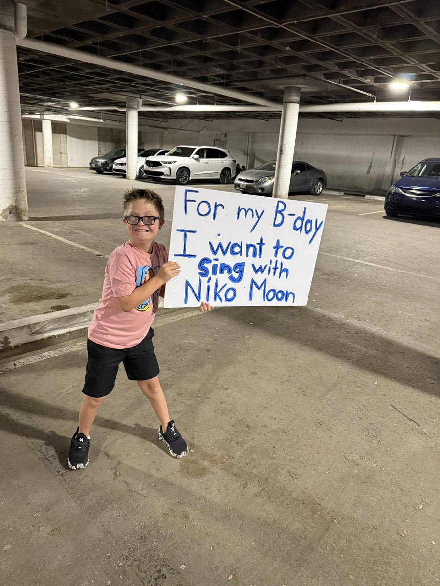 kporterfield7's tweet photo. Still excited for Niko Moon even though they didn’t let him bring in his sign. @nikomoon @annamoonmusic https://t.co/2Vav6csox6