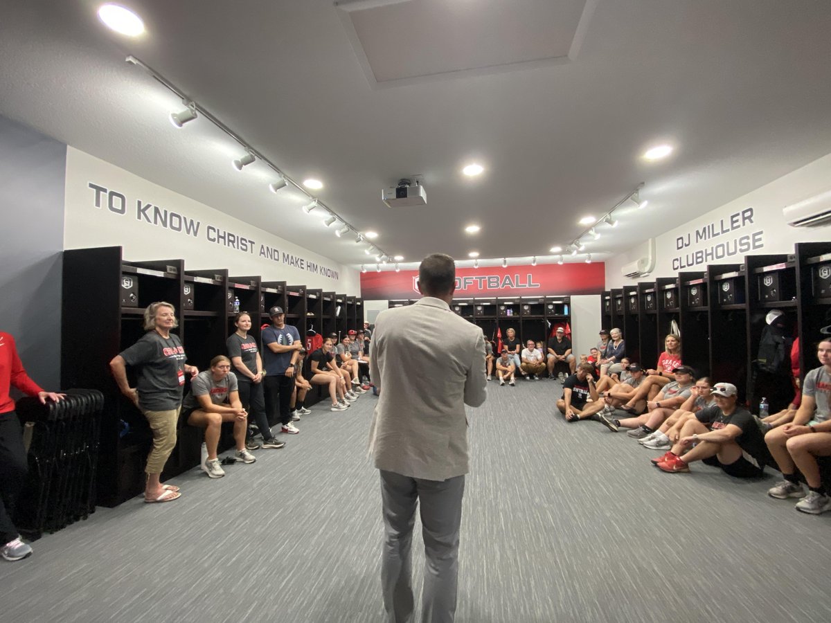 Chad__Briscoe's tweet photo. Special afternoon dedicating the new @GC__Softball clubhouse! We thank the Lord for this new ministry space and locker room for our student athletes! Thank you to D & J Miller and all the alumni for their life investment into Grace Softball! #LancerUp #MakeHIMknown https://t.co/FWWfpWdXNW