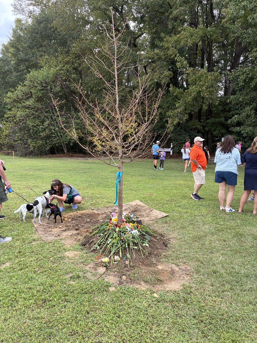 ronanders2020's tweet image. Quite the afternoon at Keisel Park. Celebration of a life that impacted many. ⁦@CityofAuburnAL⁩ ⁦⁦⁦@AuburnVetMed⁩