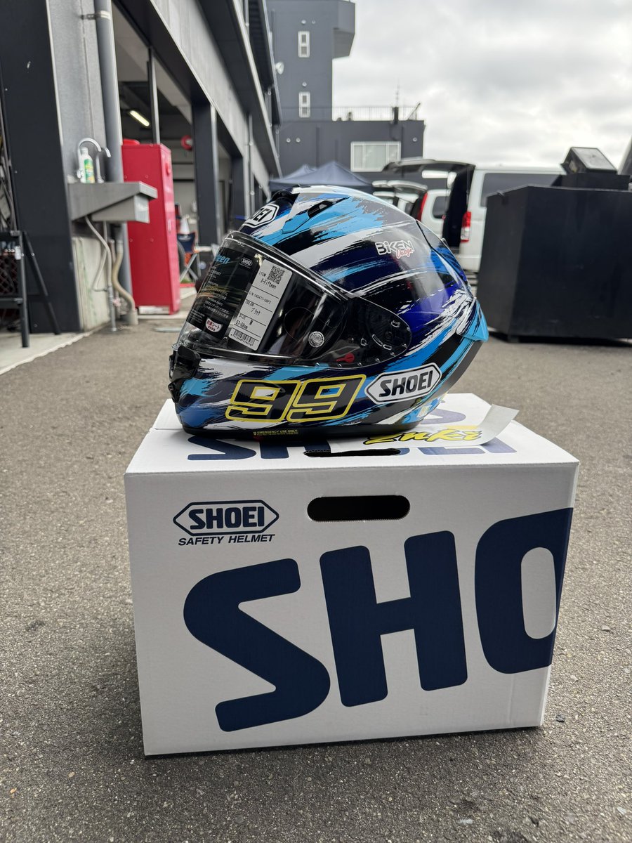 SUGOロード最終戦！
鈴鹿に向けていい弾みになるように！

今シーズン用のヘルメットで
BiKEN Design様よりラッピングしていただきました！

とてもカッコよく仕上がってて使うのが勿体無いくらいです笑